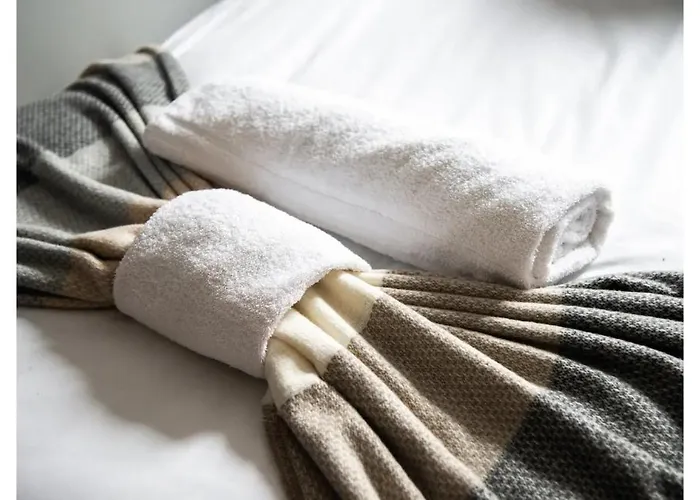 The *Best* Airbnb For Transport In London! Promise