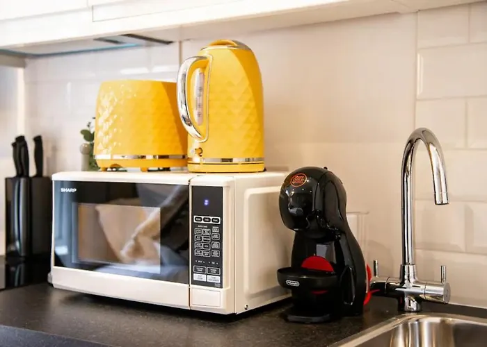 The *Best* Airbnb For Transport In London! Promise